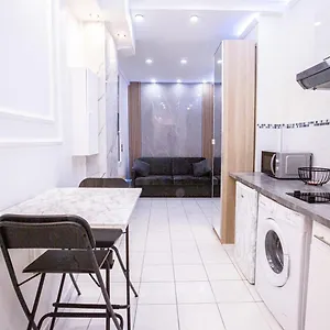 https://appartement-royal-carr-dor-de-17-eme.fr-paris.fr